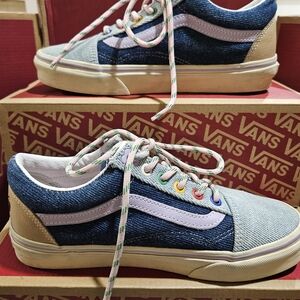 Vans x Emma Mulholland on Holiday Old Skool in the Blue Denim colorway. Like New